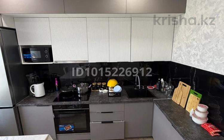 2-бөлмелі пәтер · 77 м² · 4/7 қабат, Илияса Есенберлина 16 — Утепова, бағасы: 45 млн ₸ в Усть-Каменогорске — фото 2