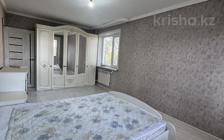 3-комнатная квартира · 62 м² · 4/5 этаж, Майкудук, 18й микрорайон — 19й микрорайон за 15.5 млн ₸ в Караганде, Алихана Бокейханова р-н — фото 2