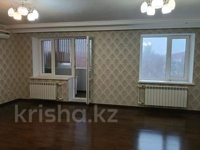 4-комнатная квартира · 120 м² · 4/5 этаж, Ихсанова 54 за 42.2 млн ₸ в Уральске, мкр Школьник