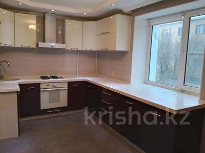 4-комнатная квартира · 120 м² · 4/5 этаж, Ихсанова 54 за 41.5 млн 〒 в Уральске, мкр Школьник