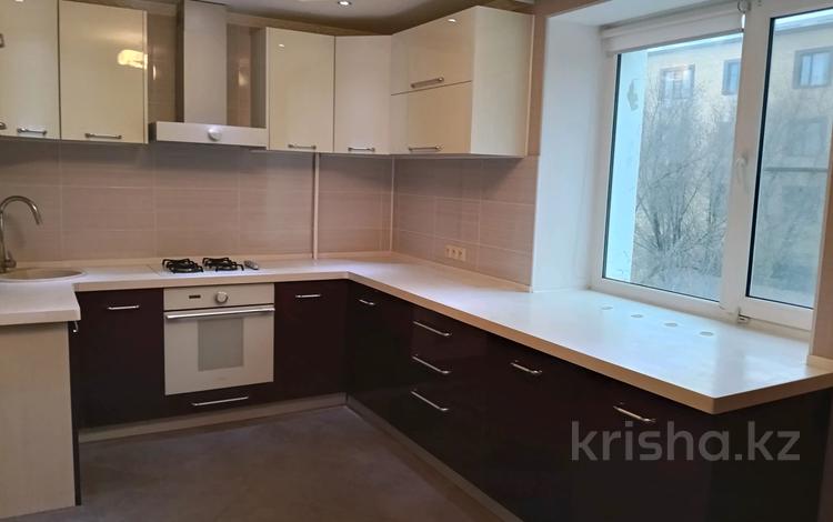 4-комнатная квартира · 120 м² · 4/5 этаж, Ихсанова 54 за 43.5 млн ₸ в Уральске, мкр Школьник — фото 6