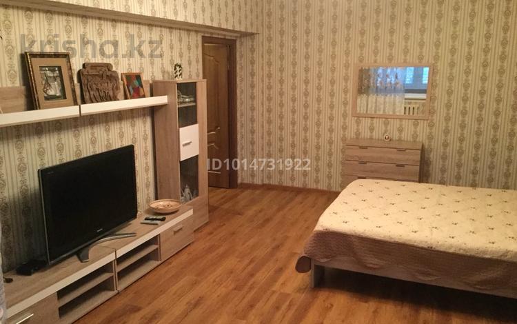 1-комнатная квартира · 46 м² · 2/5 этаж, Кабанбай батыра 55 за 350 000 ₸ в Алматы, Медеуский р-н — фото 2