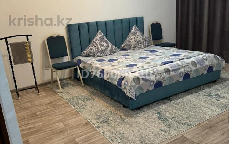 1-бөлмелі пәтер · 45 м² · 1/9 қабат, Нур Актобе 15 — 2 мкр 60 школа, бағасы: 12 000 ₸ — фото 2