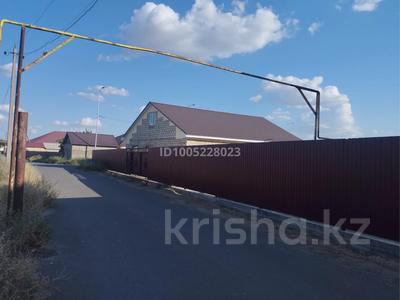 Отдельный дом · 5 комнат · 236.1 м² · 10 сот., Ул.Курмангазы 65а — Возле. Урала за 22 млн ₸ в Атырау