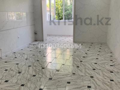 2-комнатная квартира · 90.5 м² · 2/3 этаж, Ихсанова 84 за 50 млн 〒 в Уральске, мкр Школьник