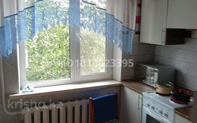 3-бөлмелі пәтер · 62.5 м² · 4/5 қабат, Строителей 26, бағасы: 9 млн ₸ в Аксу — фото 2