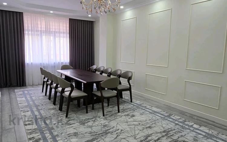 4-комнатная квартира · 172 м² · 2/9 этаж, 17-й мкр 45 за 74.5 млн 〒 в Актау — фото 2