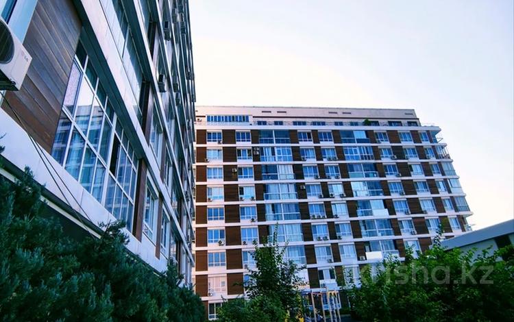 2-комнатная квартира · 63 м² · 1/10 этаж, Кабанбай Батыра 15 за 350 000 ₸ в Алматы, Медеуский р-н — фото 2