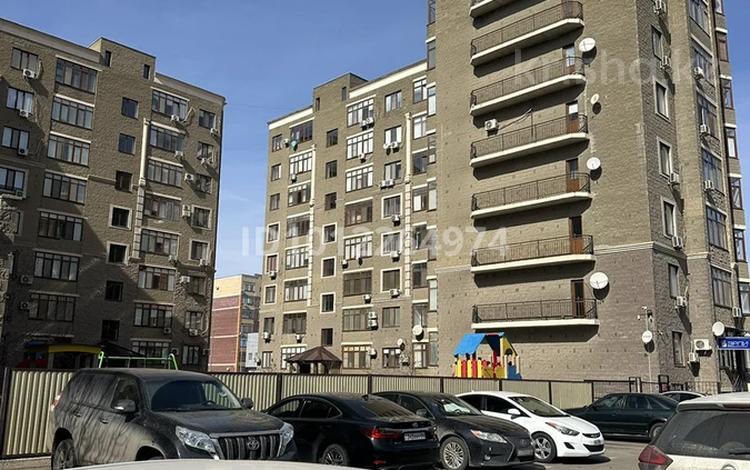 2-бөлмелі пәтер · 86 м² · 7/8 қабат, ул. Рысбая Габдиева 47Б, бағасы: 250 000 ₸ в Атырау, мкр Авангард-2 — фото 2