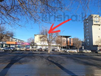 2-комнатная квартира · 48 м² · 1/5 этаж, мкр 5, Абулхаир-хана 59 — Стадион за 13.4 млн 〒 в Актобе