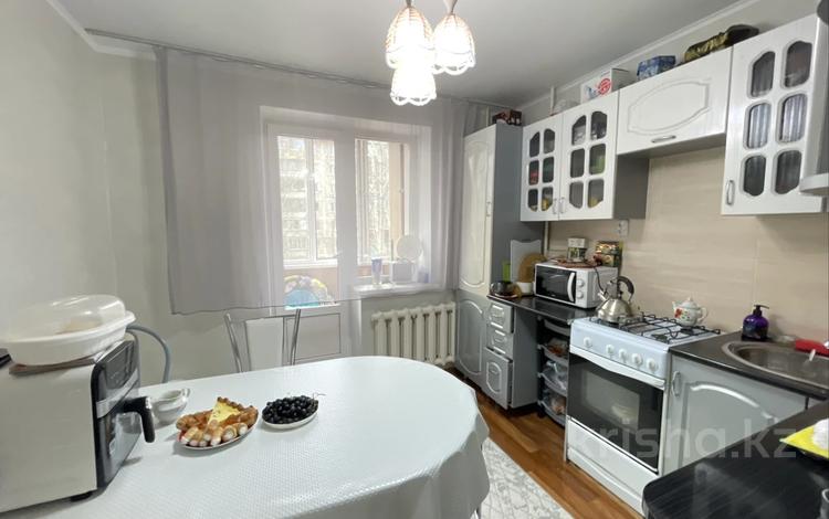 2-бөлмелі пәтер · 54 м² · 2/6 қабат, мкр 4, бағасы: 19.6 млн ₸ в Уральске — фото 2