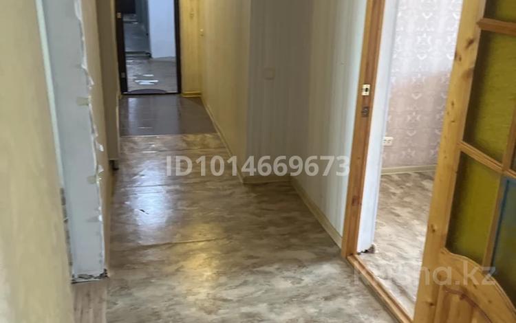 3-комнатная квартира · 60 м² · 8/9 этаж, мкр 11 101 за 160 000 ₸ в Актобе — фото 2