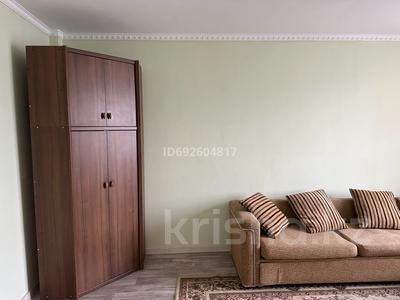 1-комнатная квартира, 45 м² помесячно, мкр Мамыр-3 18 за 220 000 〒 в Алматы, Ауэзовский р-н