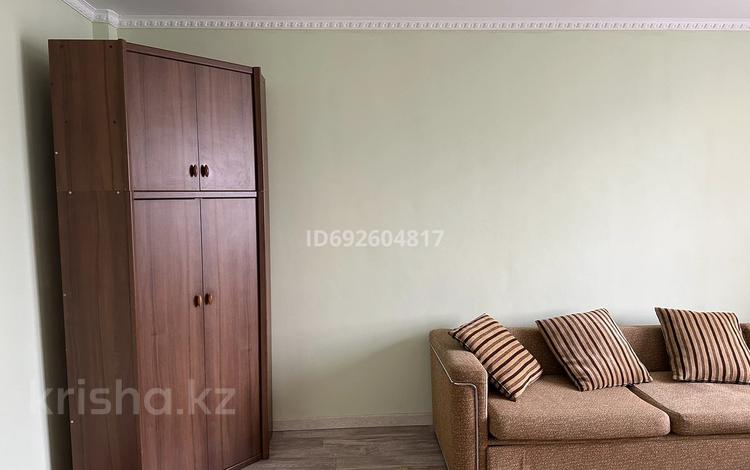 1-комнатная квартира, 45 м² помесячно, мкр Мамыр-3 18 за 220 000 〒 в Алматы, Ауэзовский р-н — фото 2
