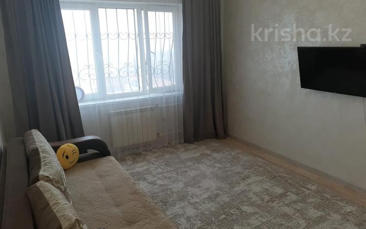 1-комнатная квартира, 40 м², 4/9 этаж, мкр Аксай-4