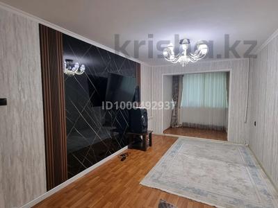 3-бөлмелі пәтер · 64.5 м² · 2/5 қабат, 12-й микрорайон, Шохан Уалиханов — Напротив Алатау базар, бағасы: 28 млн ₸ в Шымкенте, Енбекшинский р-н