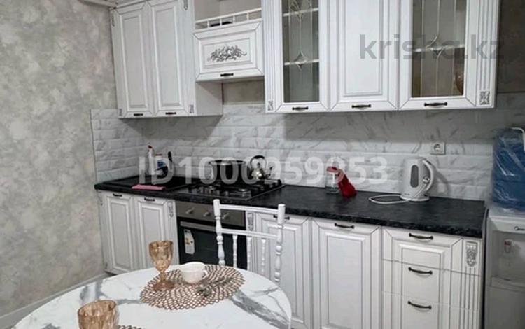 1-комнатная квартира · 45 м² · 1/5 этаж, мкр Нурсая 69 за 12 000 ₸ в Атырау — фото 2