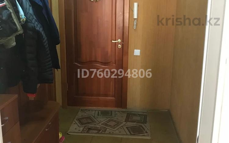 1-комнатная квартира · 45.5 м² · 5/5 этаж, мкр Жилгородок 51 — ул. Мухамеджана Тынышбаева за 13 млн ₸ в Актобе — фото 2