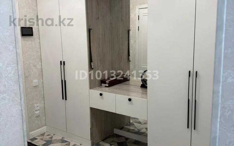 2-комнатная квартира · 56 м² · 10/10 этаж, мкр Новый Город, Микрорайон Байкена Ашимова 21 за 250 000 ₸ в Караганде, Казыбек би р-н — фото 2