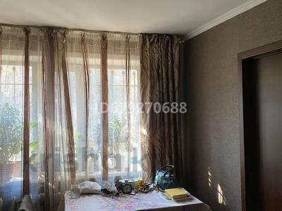 3-комнатная квартира · 62 м² · 1/5 этаж, Майкудук, 12й микрорайон 49 за 11.5 млн ₸ в Караганде, Алихана Бокейханова р-н