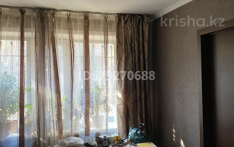 3-комнатная квартира · 62 м² · 1/5 этаж, Майкудук, 12й микрорайон 49 за 11.5 млн ₸ в Караганде, Алихана Бокейханова р-н — фото 2