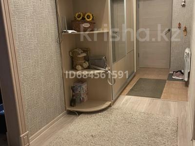 3-комнатная квартира, 77 м², 1/5 этаж, Молдашева 39 за 15 млн 〒 в Уральске