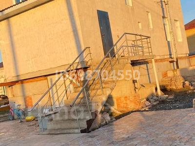 Отдельный дом · 5 комнат · 220 м² · 10 сот., Аманкелди Иманов 44 — Саудакент магазин за 45 млн 〒 в Караоткеле