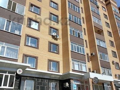 Пәтерлер в Акмолинской обл.: 2-бөлмелі пәтер · 56 м² · 9/9 қабат, Сабатаева 138, бағасы: 24.5 млн 〒 2-бөлмелі пәтер · 56 м² · 9/9 қабат, Сабатаева 138, бағасы: 24.5 млн 〒 в Кокшетау