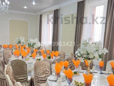 Дом · 8 комнат · 450 м², мкр Кунгей , Смакова 55 — Смакова 55 за 120 000 〒 в Караганде, Казыбек би р-н