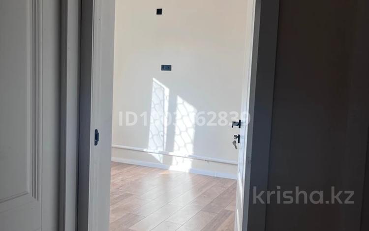 2-комнатная квартира · 56.4 м² · 2/2 этаж, 4-й микрорайон, 4-шағынаудан 4a — Айнур полеклиника за 21.5 млн ₸ в Шымкенте, Туран р-н — фото 2