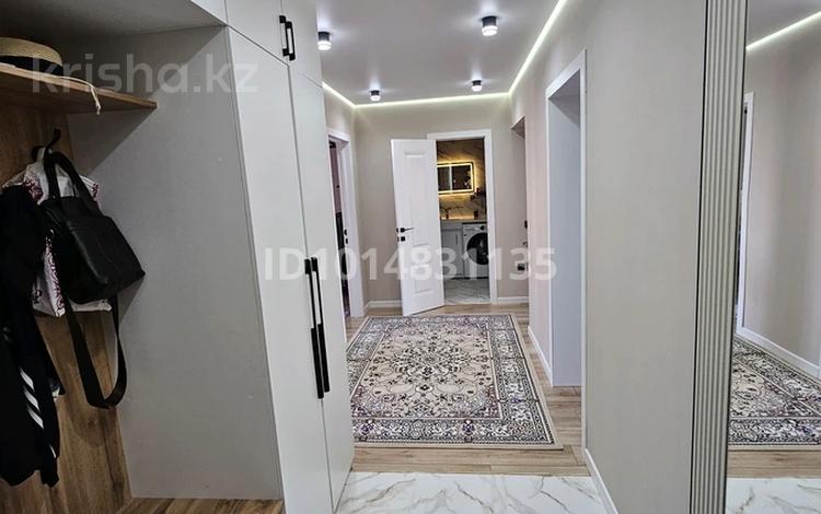 3-комнатная квартира · 80 м² · 3/5 этаж, 10 микр 23 за 43 млн ₸ в Балхаше — фото 2