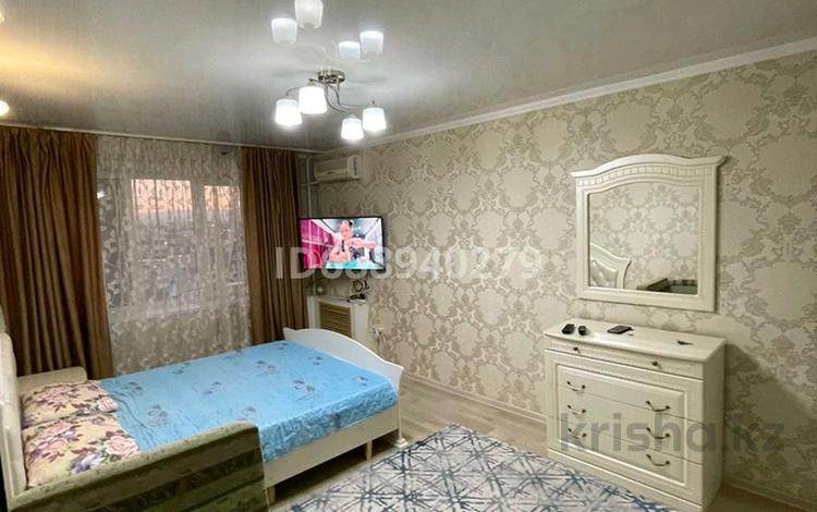 2-комнатная квартира, 60 м², 1 этаж по часам, Назарбаева 105/125 за 2 000 〒 в Талдыкоргане — фото 2