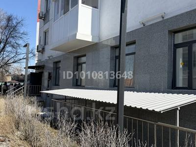 Свободное назначение, офисы, магазины и бутики, склады, общепит, салоны красоты, медцентры и аптеки, образование, кабинеты и рабочие места · 95 м² за 400 000 ₸ в Астане, Сарыарка р-н