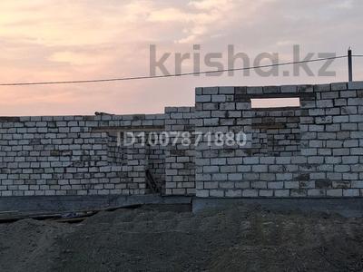 Отдельный дом · 4 комнаты · 90 м² · 10 сот., Кырыкбаитак — Возле водоема за 6.5 млн 〒 в Махамбетах