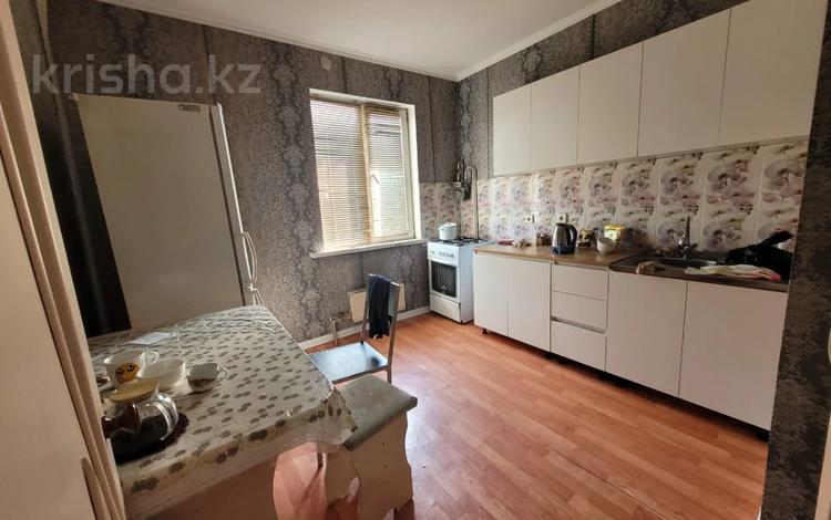 1-комнатная квартира, 40 м², 4/6 этаж, мкр Кокжиек за 19.5 млн 〒 в Алматы, Жетысуский р-н — фото 2