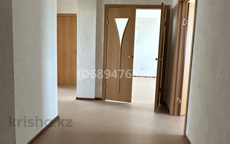 3-комнатная квартира, 72 м², 9/10 этаж помесячно, Карагайлы за 120 000 〒 в Семее — фото 2