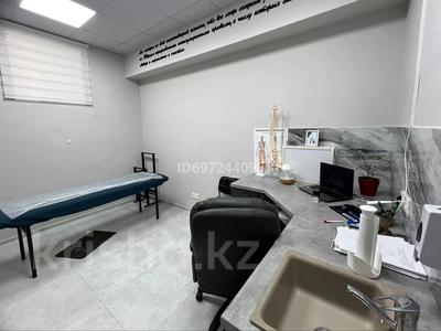 Офисы, магазины и бутики, салоны красоты, фитнес и спорт, медцентры и аптеки, образование, развлечения, кабинеты и рабочие места · 209 м² за 1.3 млн 〒 в Уральске, мкр Школьник