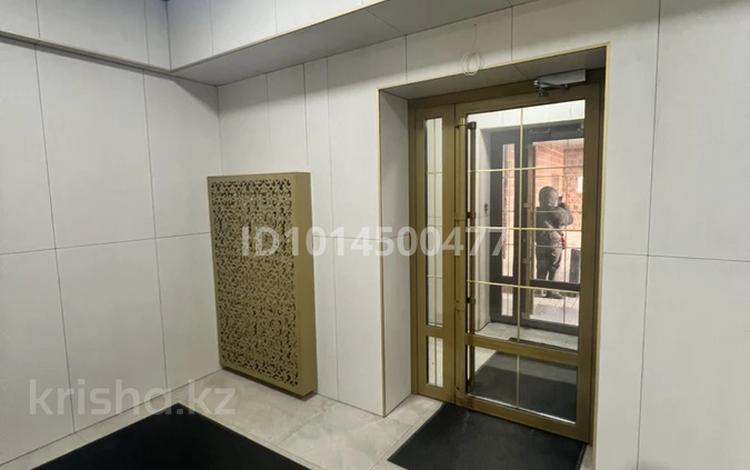 3-комнатная квартира · 120 м² · 9/19 этаж, Куанышбаева 15 — Кошкарбаева за 400 000 ₸ в Астане, Сарайшык р-н — фото 2
