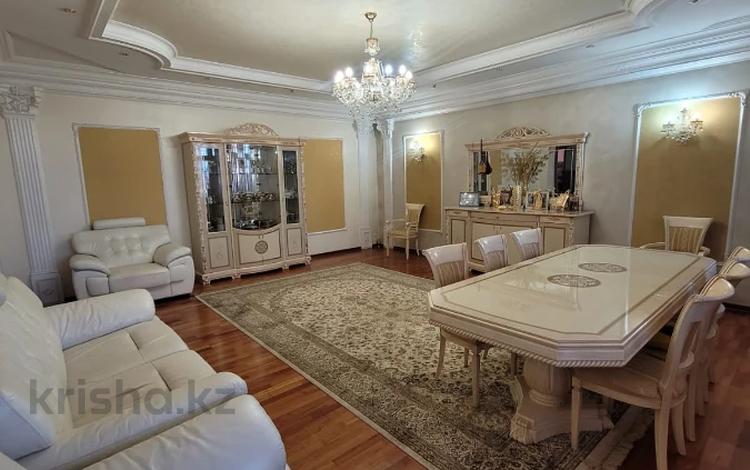 5-комнатная квартира, 240 м², 4/5 этаж, Козбагарова 42 за 130 млн 〒 в Семее — фото 13