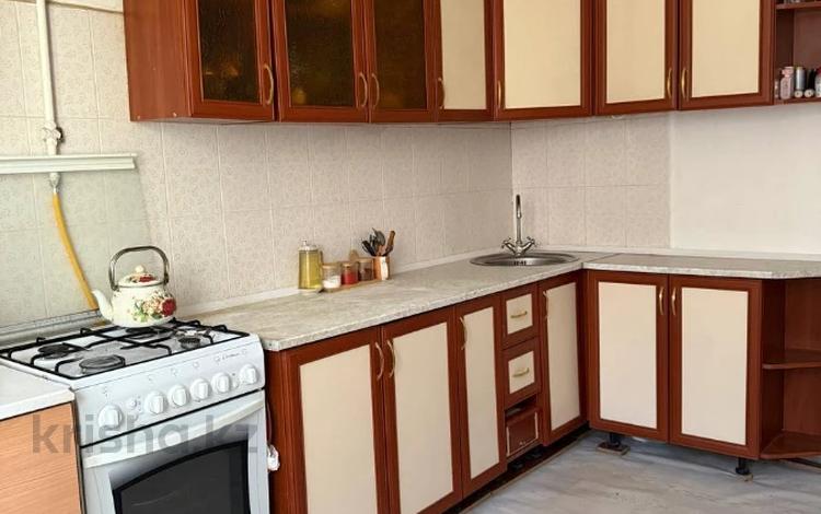 1-комнатная квартира · 40 м² · 1/5 этаж, мкр 8, Гришина за 11.8 млн ₸ в Актобе — фото 2