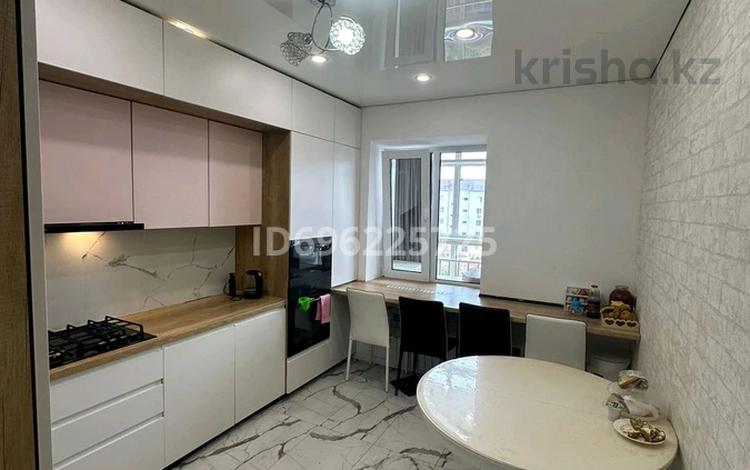 4-комнатная квартира · 108 м² · 4/9 этаж, 10 микрорайон 24 за 37 млн ₸ в Аксае — фото 18