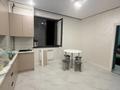 2-бөлмелі пәтер · 60 м² · 5 қабат, Алатауская трасса 2 — Сдается уютная квартира в удобном и развитом районе. Отличное расположение: • Школа находится примерно в 10 минутах ходьбы. • Детский сад расположен рядом с домом. • Торговый центр «Апорт» — всего в 5 минутах. • Дом находится вдоль дороги, удобный подъезд и транспортная доступность. • Рядом есть магазины, аптеки и всё необходимое для комфортного проживания. Отличный вариант для семьи. Удобное расположение — всё необходимое находится рядом!, бағасы: 250 000 ₸ в  — фото 3
