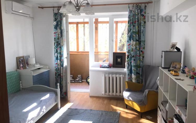 4-бөлмелі пәтер · 74 м² · 2/9 қабат, мкр Самал-2 80 — CРОЧНАЯ ПРОДАЖА, бағасы: 78 млн ₸ в Алматы, Медеуский р-н — фото 3