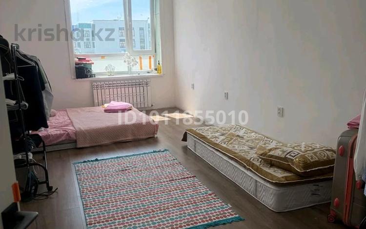 3-комнатная квартира · 70 м² · 2/7 этаж, ул. Сарытогай 13 за 33 млн ₸ в Астане, Есильский р-н — фото 2
