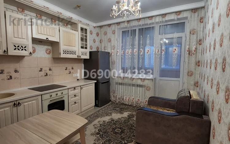 1-комнатная квартира, 40 м² по часам, Кошкарбаева 32/1 за 2 500 〒 в Астане, Алматы р-н — фото 2