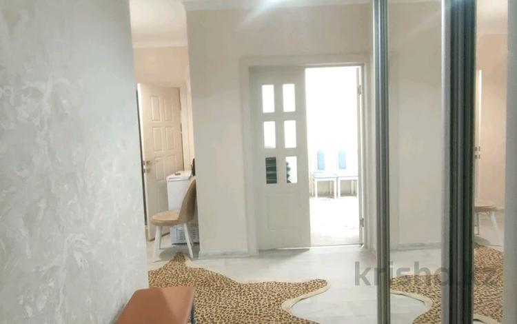 3-бөлмелі пәтер · 70 м² · 2/9 қабат, Самал 104, бағасы: 34.7 млн ₸ в Уральске — фото 2