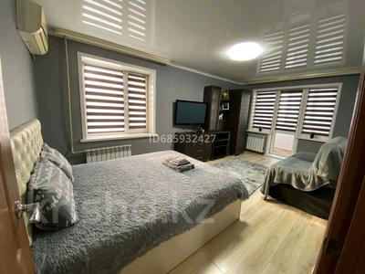 1-комнатная квартира · 45 м² · 4/5 этаж, 343 квартал 7 — Гипермаркет "Апрель", рынок "Мереке " за 12 000 ₸ в Семее