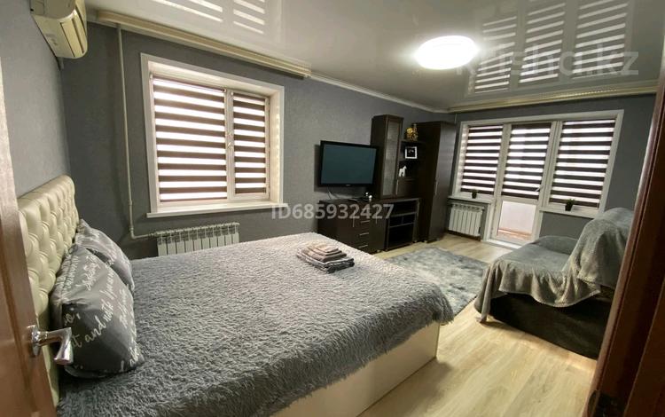 1-комнатная квартира · 45 м² · 4/5 этаж, 343 квартал 7 — Гипермаркет "Апрель", рынок "Мереке " за 12 000 ₸ в Семее — фото 9