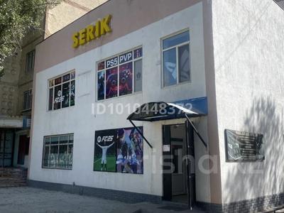 Свободное назначение, офисы, магазины и бутики, склады, общепит, салоны красоты, медцентры и аптеки, образование, развлечения · 300 м² за 42 млн 〒 в Таразе, мкр Алатау