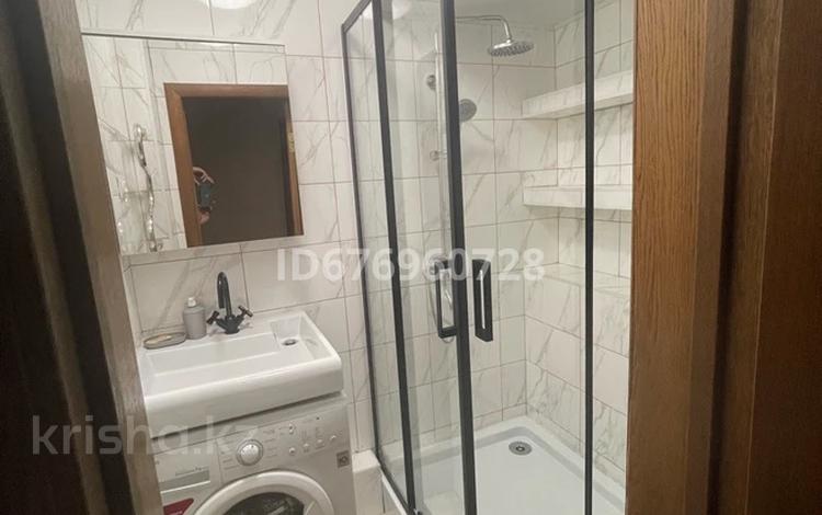 2-бөлмелі пәтер, 56 м², 2/12 қабат ай сайын, мкр Аксай-1 15 А, бағасы: 250 000 〒 в Алматы, Ауэзовский р-н — фото 2